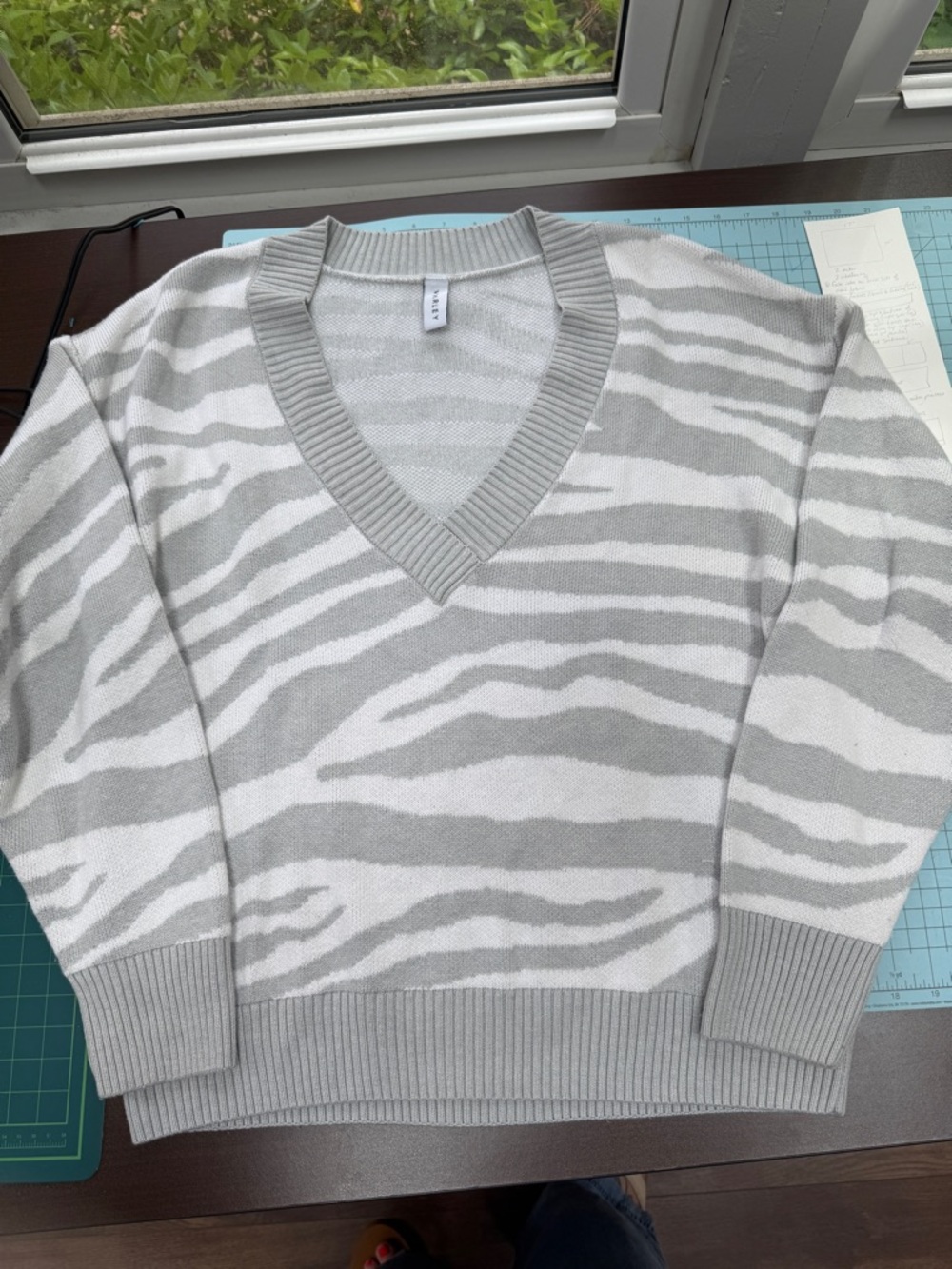 Varley Anthropologie V-Neck Gray & White Zebra Stripe Merino Blend Sweater Med